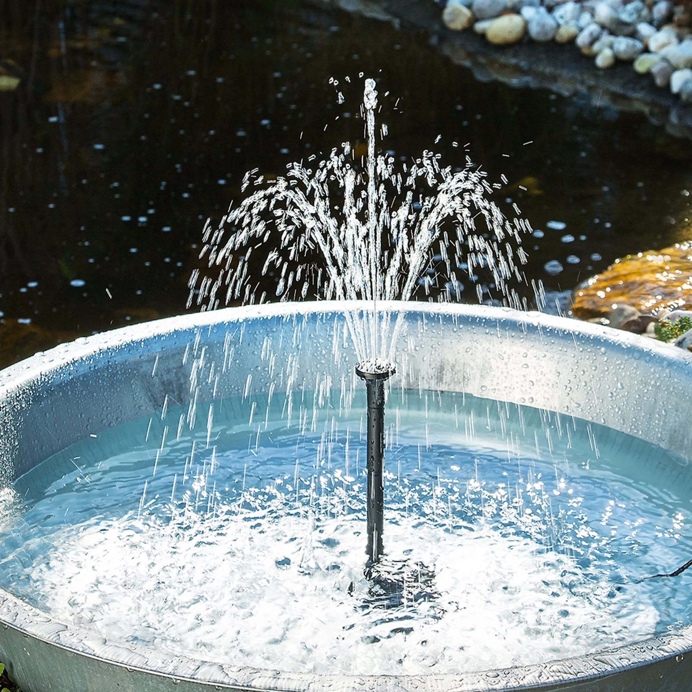 Brunnenpumpe Fountain 130/180 mit Schlauch- und LED-Anschluss