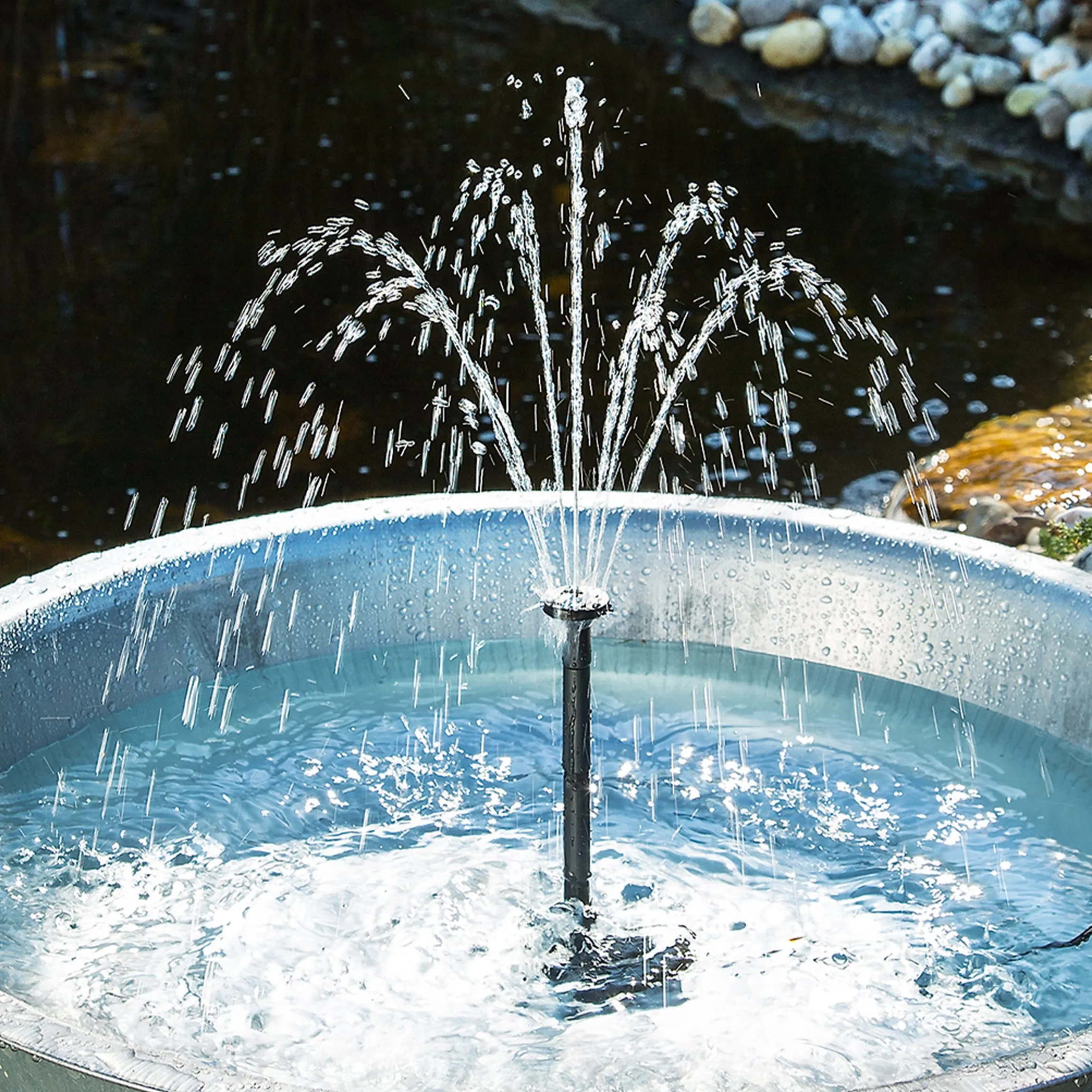Brunnenpumpe Fountain 130/180 mit Schlauch- und LED-Anschluss