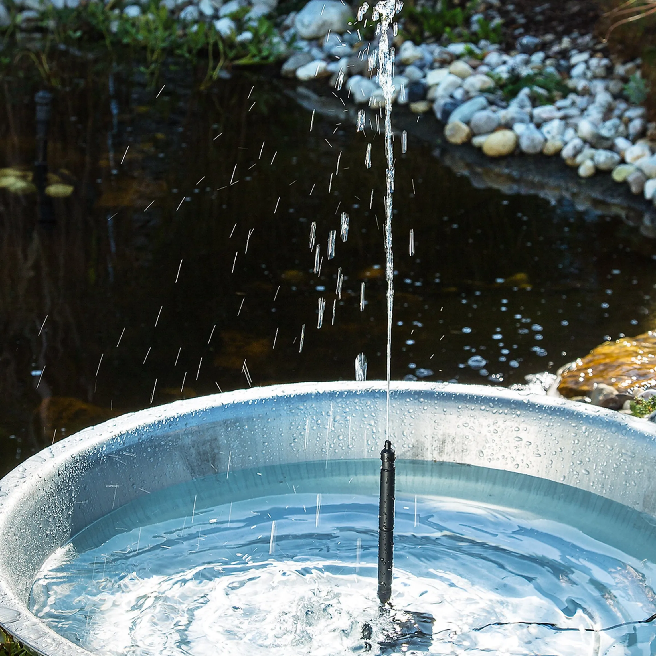 Brunnenpumpe Fountain 130/180 mit Schlauch- und LED-Anschluss