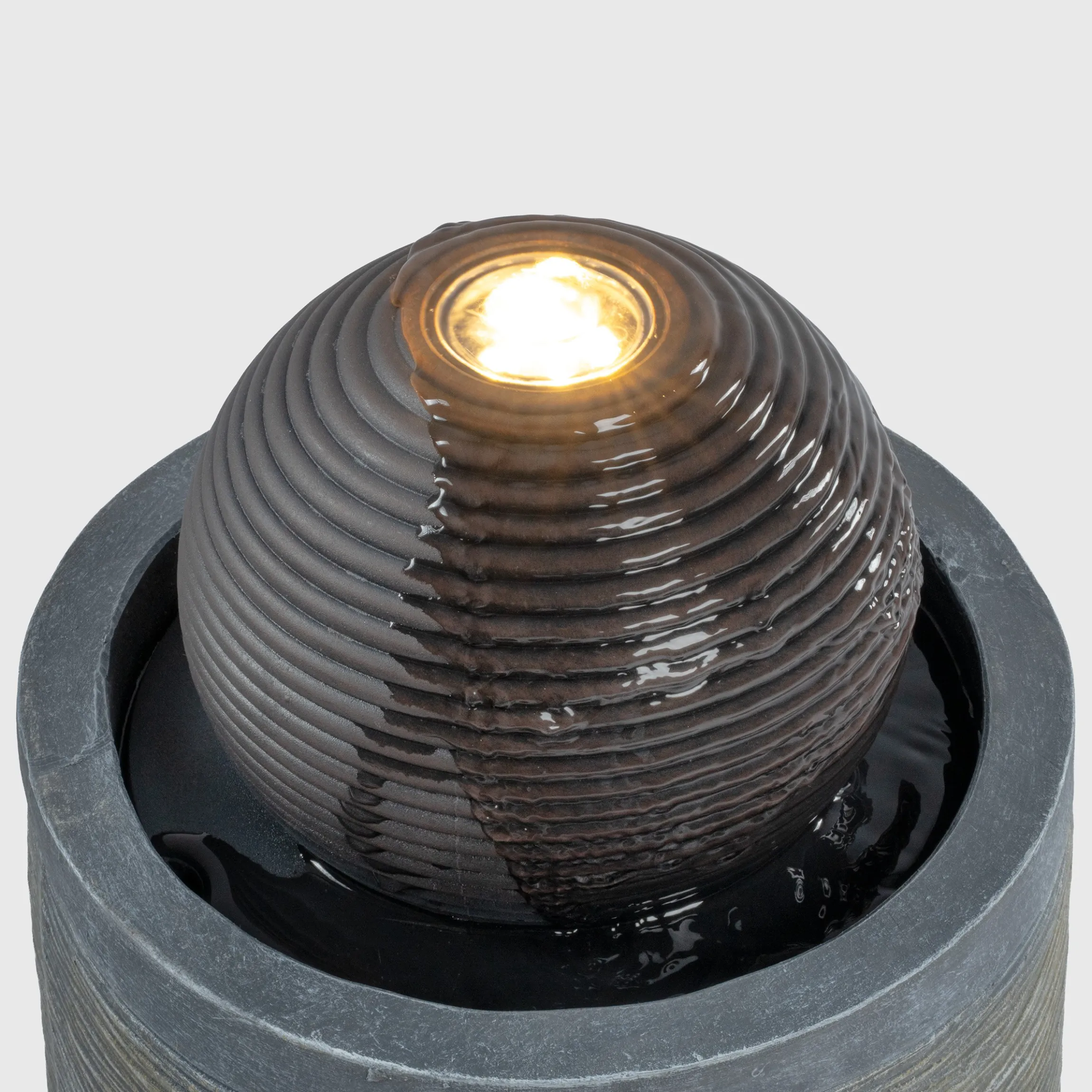 Runder Solar Brunnen mit Quelle, Buddhafigur und LED Licht