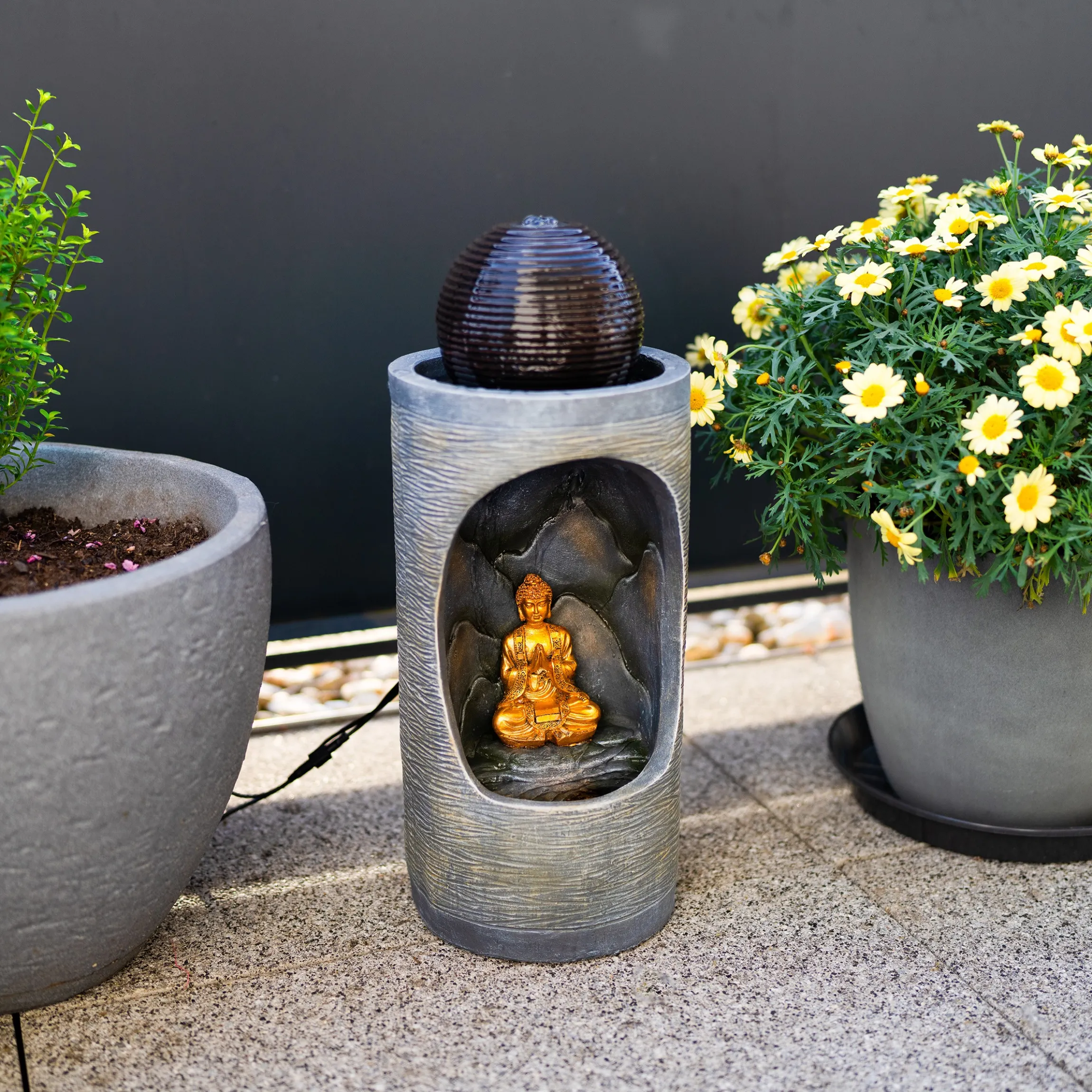 Runder Solar Brunnen mit Quelle, Buddhafigur und LED Licht