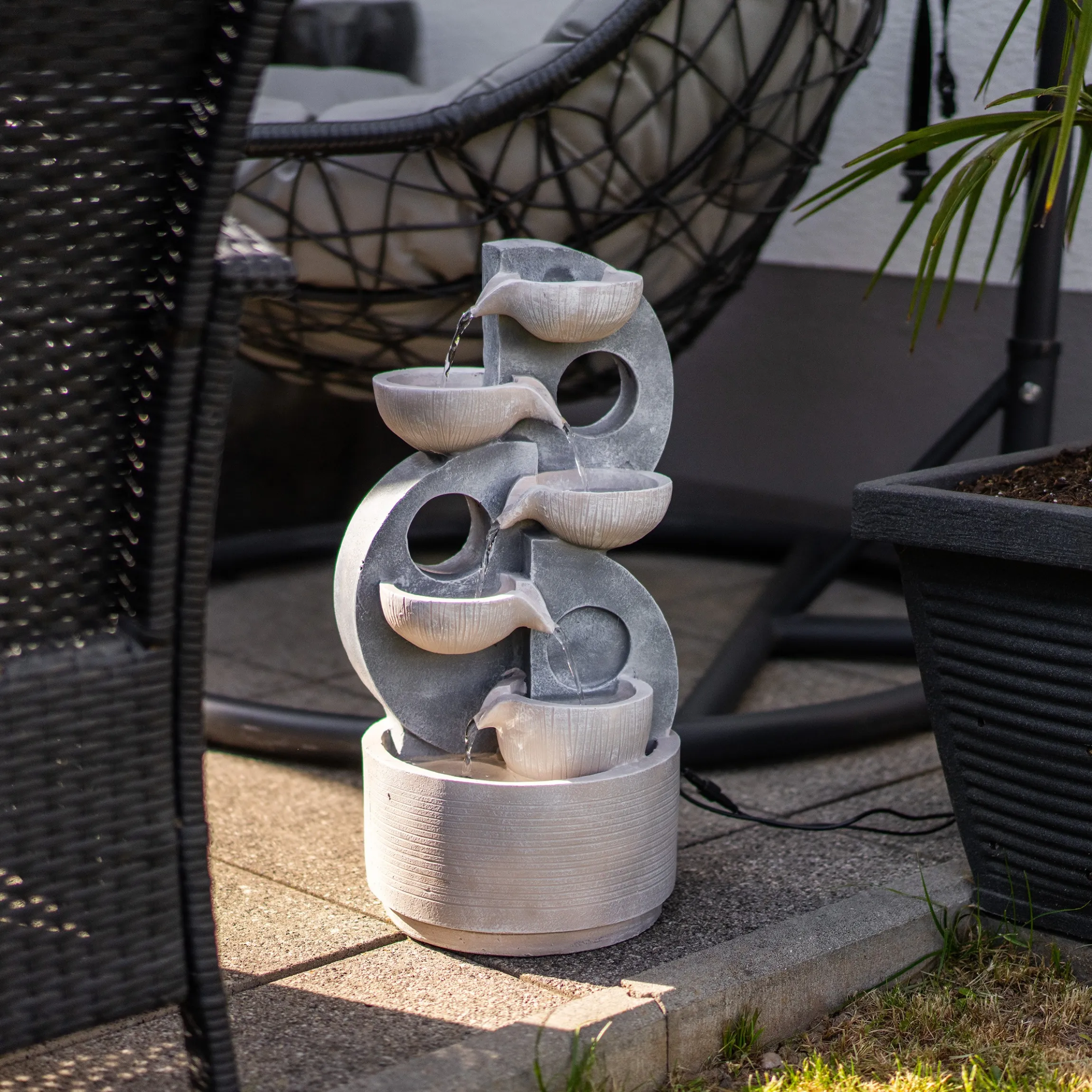 Solar Brunnen im Granitdesign mit Kaskade und LED Licht