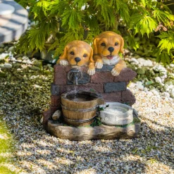 Solarbrunnen Welpen Milo & Buddy am Wasserbrunnen