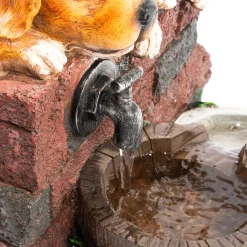 Solarbrunnen Welpen Milo & Buddy am Wasserbrunnen