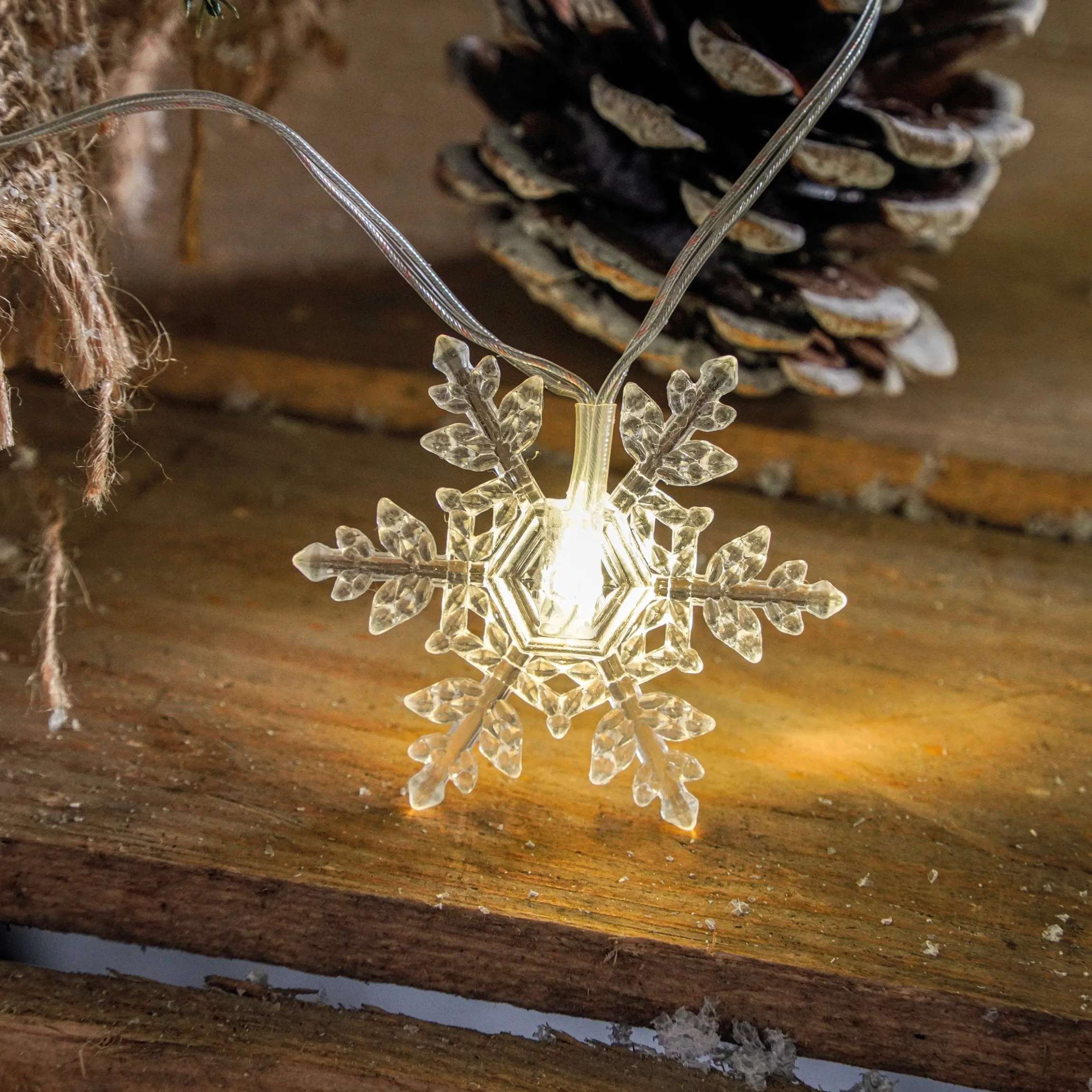 Solar Deko-Lichterkette mit 30 Eiskristallen, warmweiß