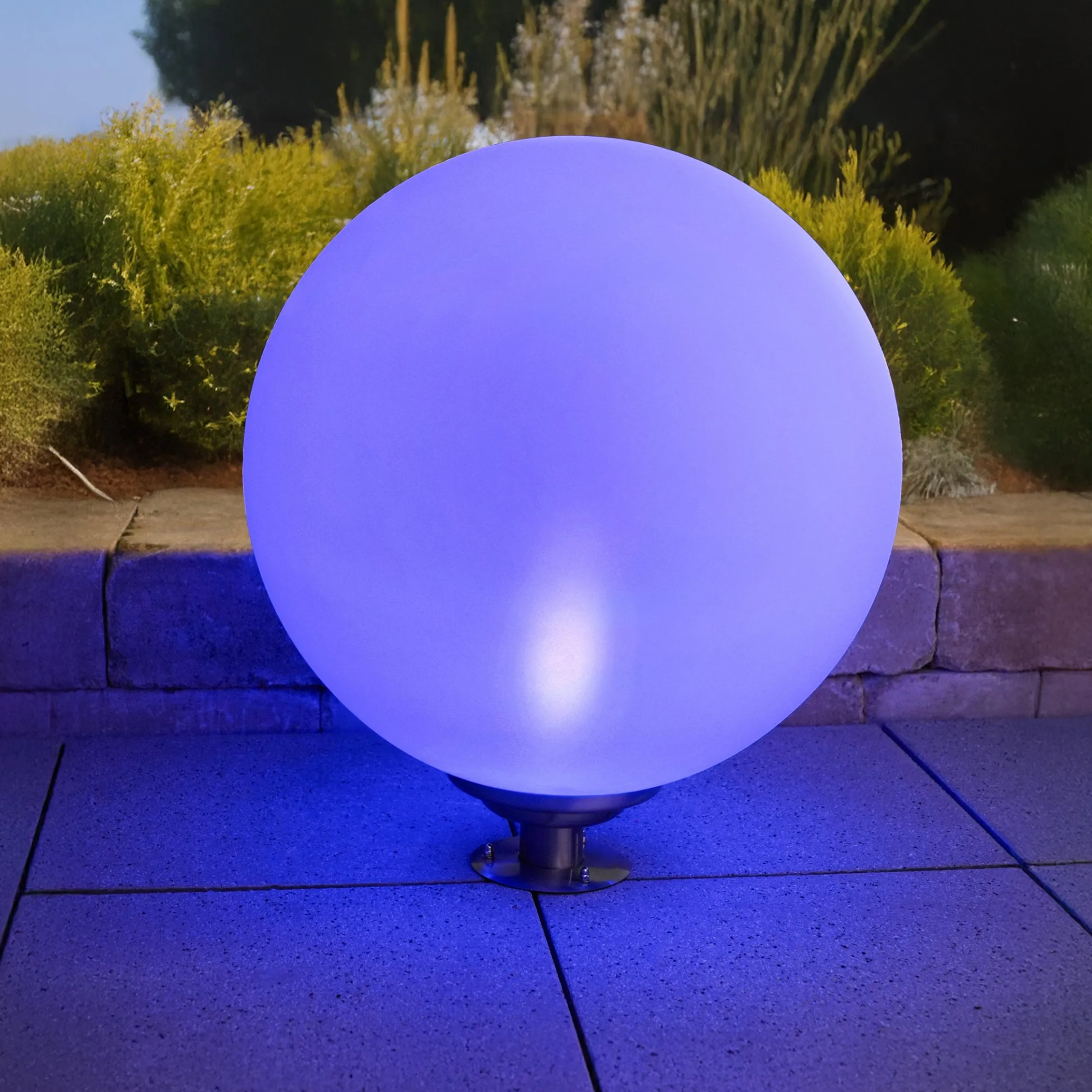 Solarkugel Liana ⌀ 50 cm mit Edelstahlfuß und Fernbedienung