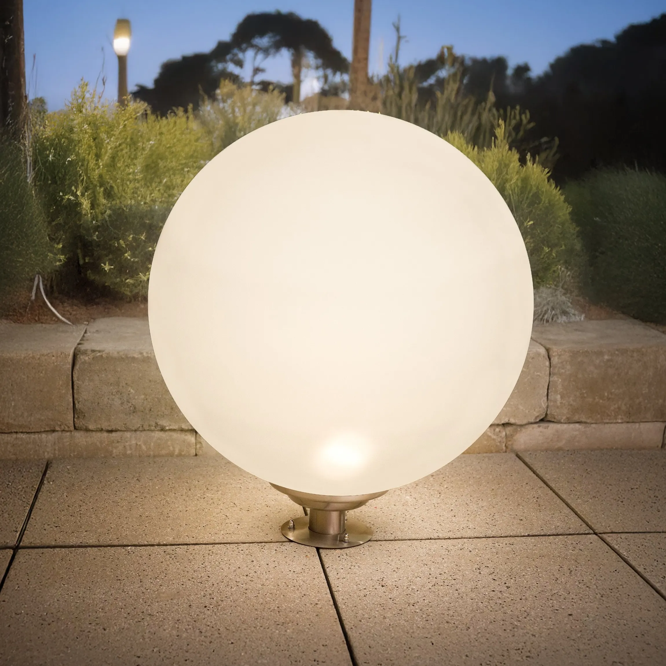 Solarkugel Liana ⌀ 50 cm mit Edelstahlfuß und Fernbedienung