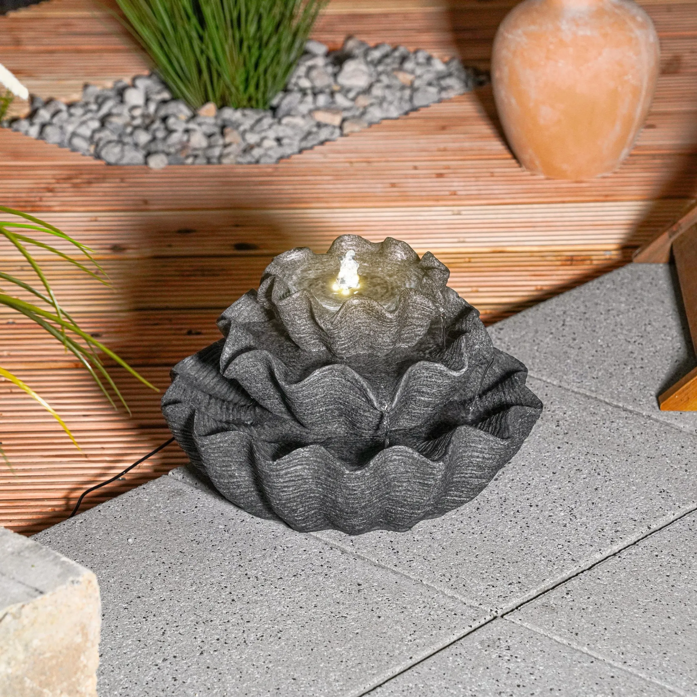 Solar Muschelbrunnen mit LED-Beleuchtung