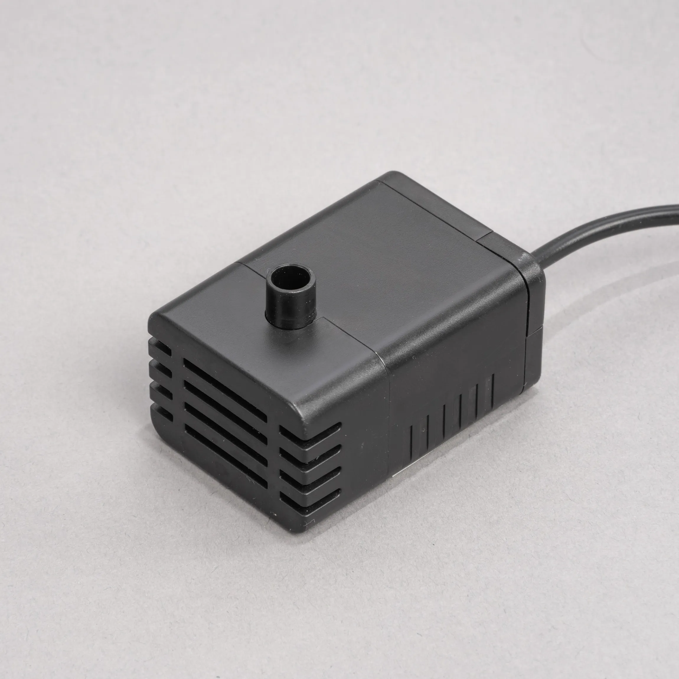 Solar Pumpensystem 3W/ 250 l/h mit Akku und LED-Licht