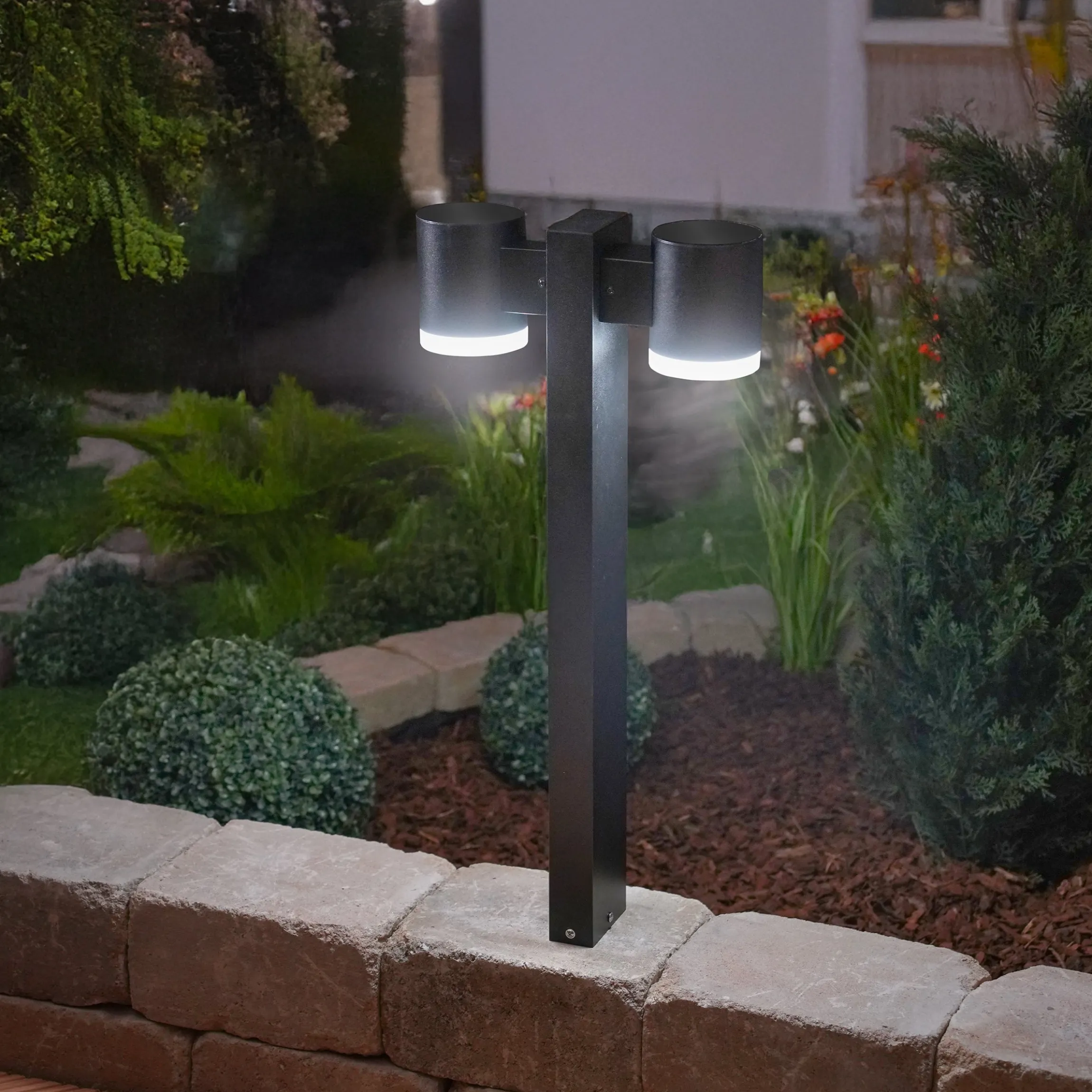 Solar Standleuchte Aura 70 mit zwei Leuchtköpfe