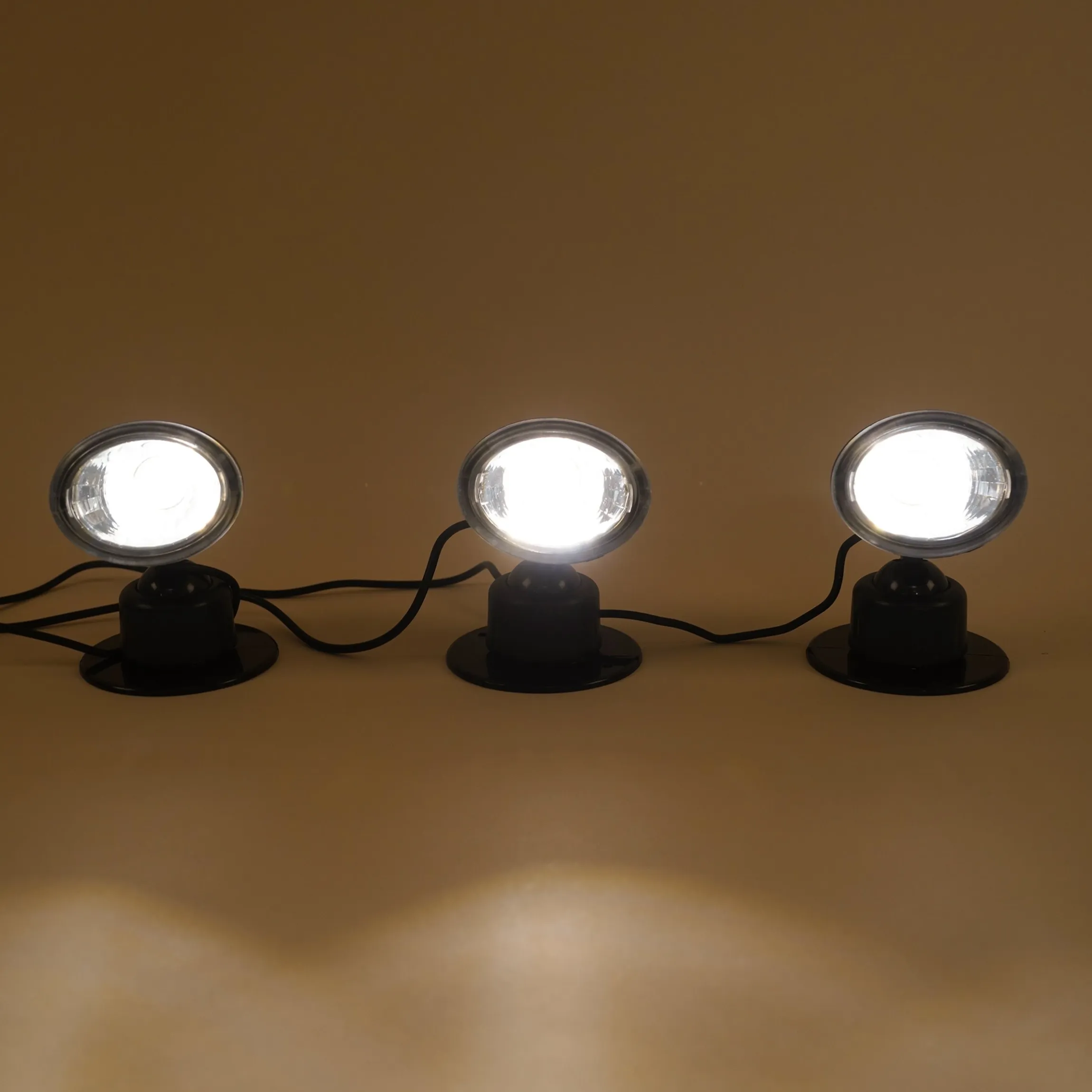 Solarstrahler Trio mit 3 Wand- oder Bodenpots warmweiß