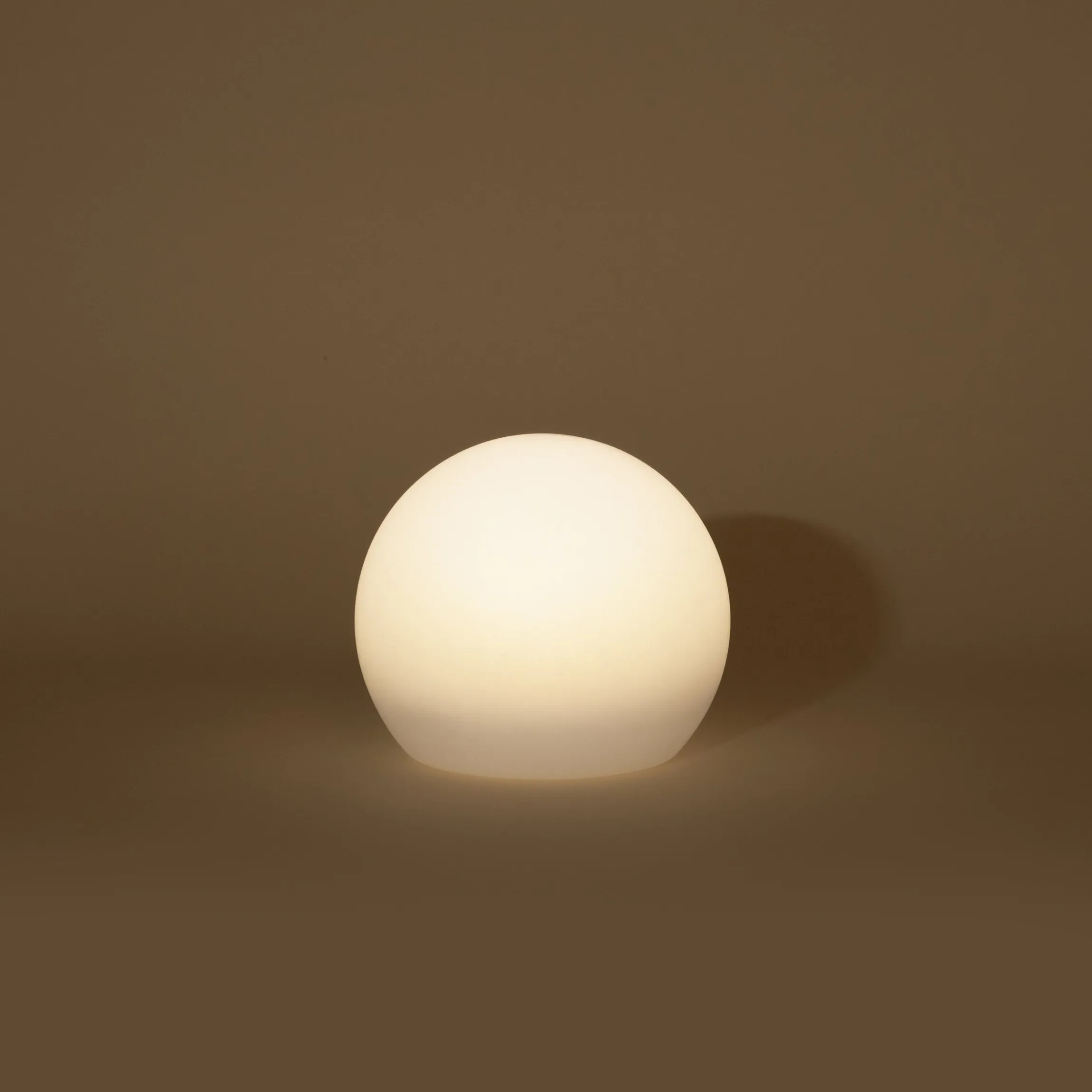 Stimmungsvolle Solarkugel Siena ⌀ 20 cm mit Fernbedienung