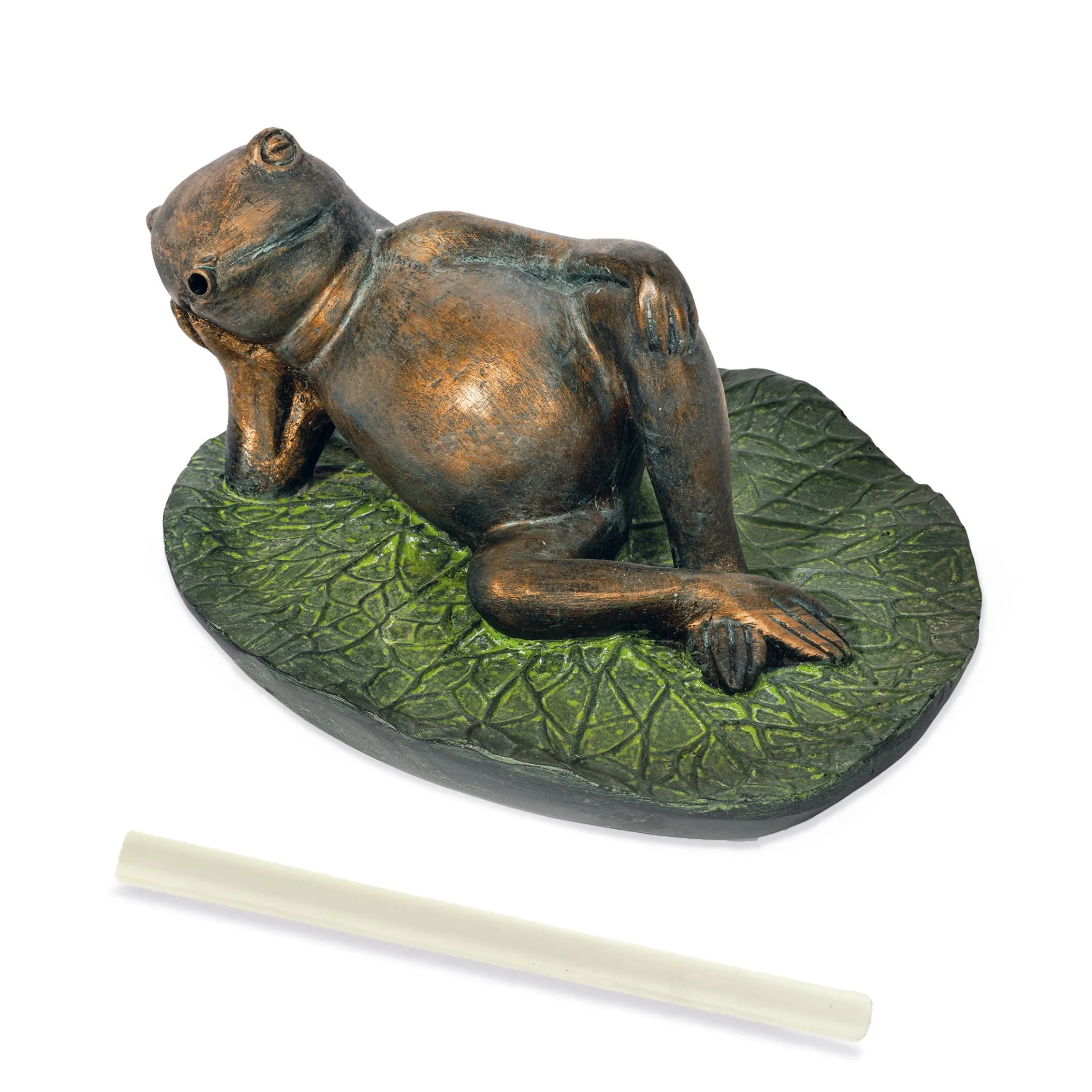 Wasserspeier-Figur Frosch seitlich liegend auf Seerose