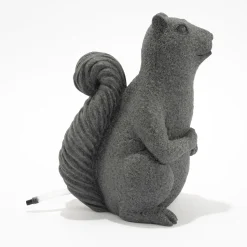 Wasserspeier-Figur sitzendes Eichhörnchen Puschel